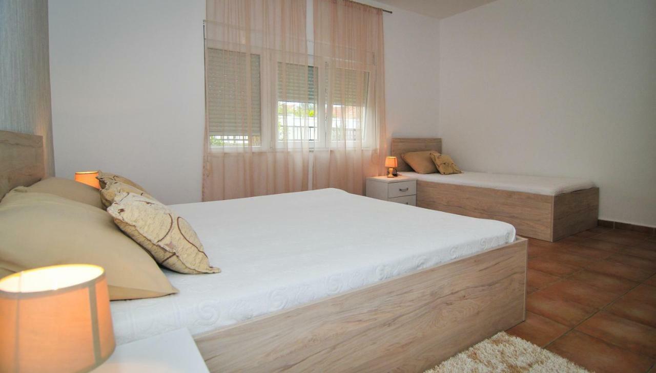 Apartments Pean 蒂瓦特 外观 照片
