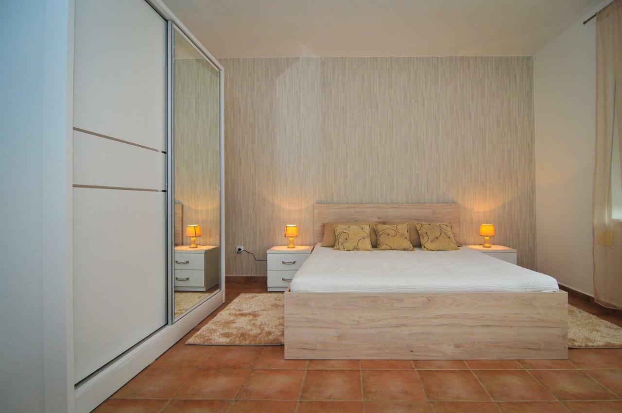 Apartments Pean 蒂瓦特 外观 照片